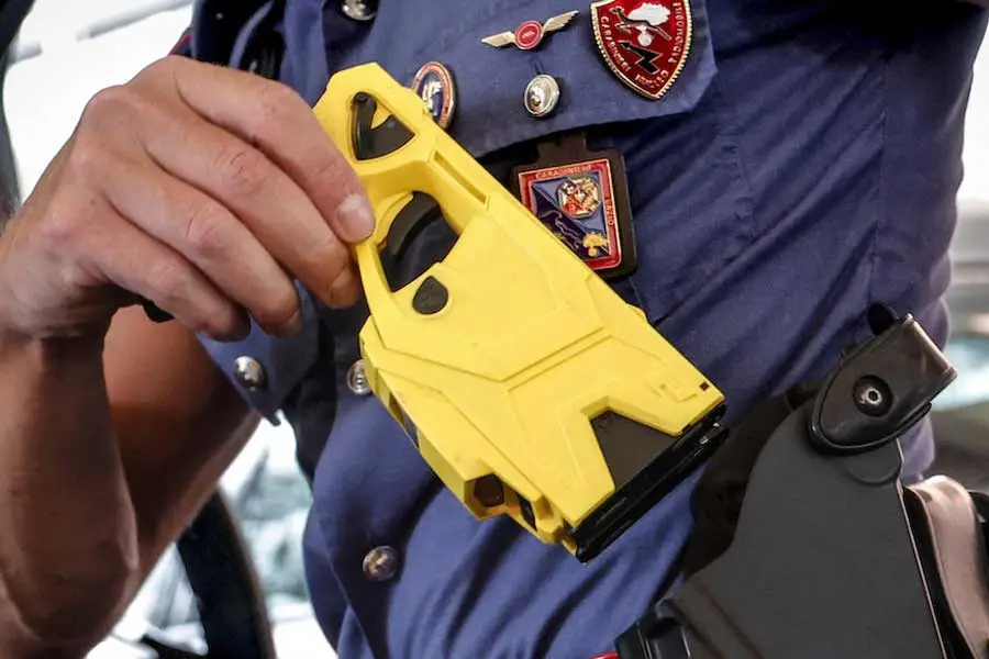 Prova scientifica su Taser e armi da fuoco